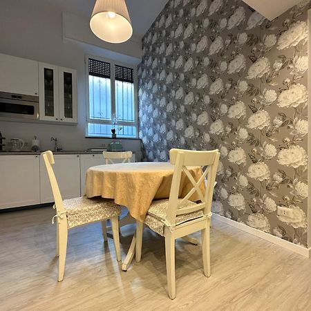 Flowers, A Cozy Suite In Mailand Exterior foto