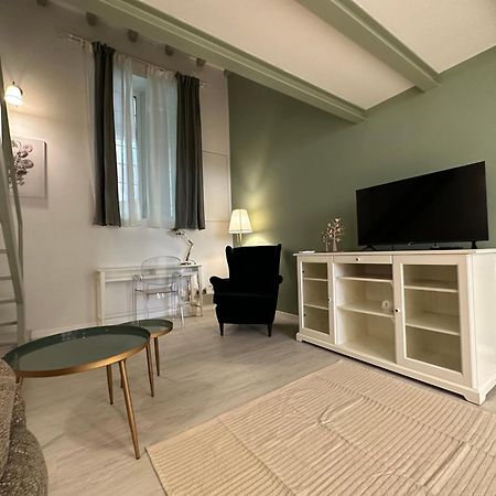 Flowers, A Cozy Suite In Mailand Exterior foto