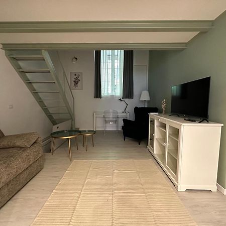 Flowers, A Cozy Suite In Mailand Exterior foto