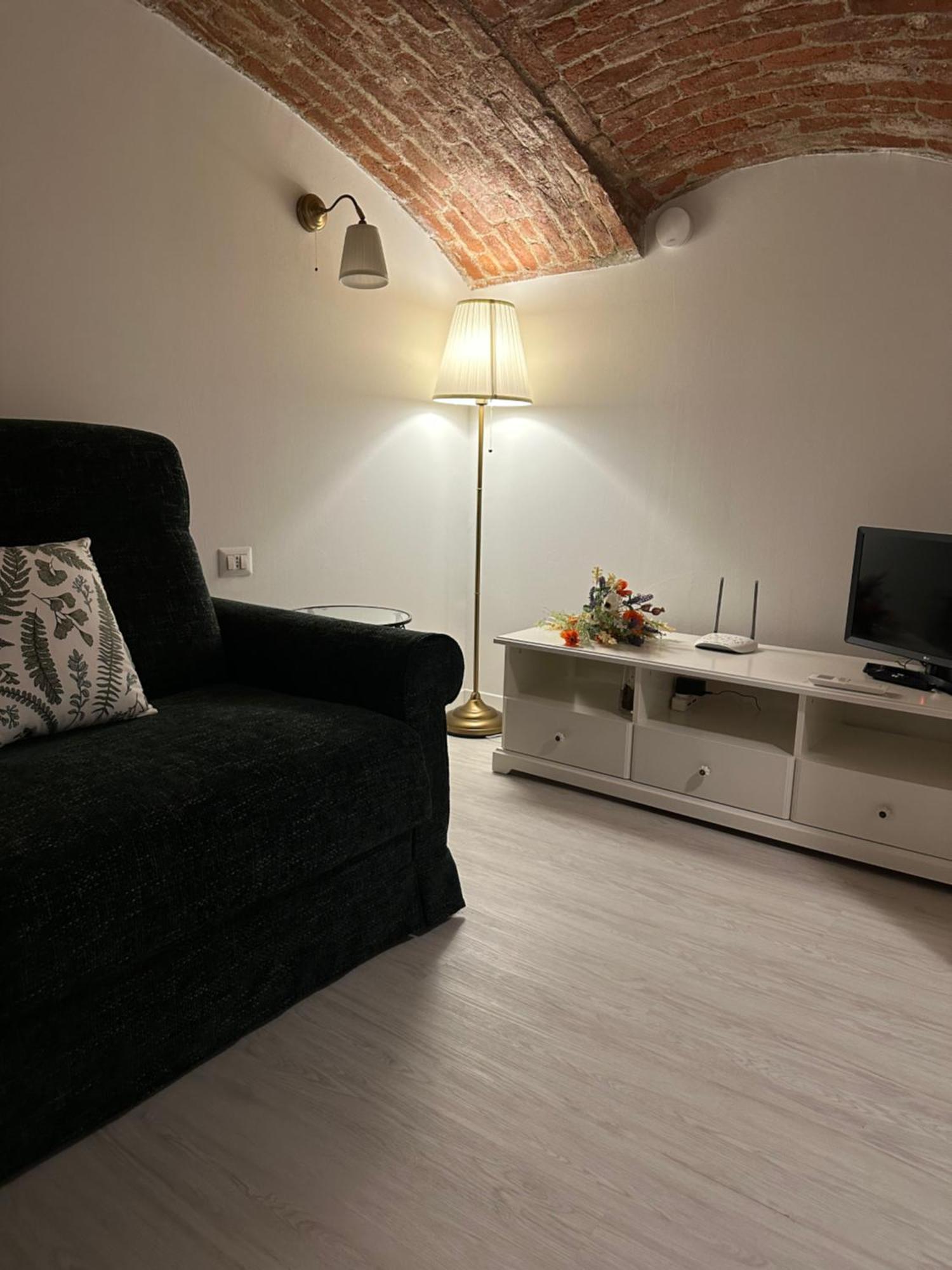 Flowers, A Cozy Suite In Mailand Exterior foto