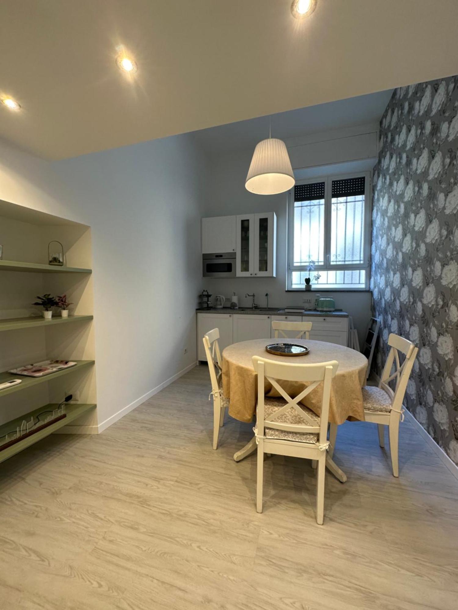 Flowers, A Cozy Suite In Mailand Exterior foto