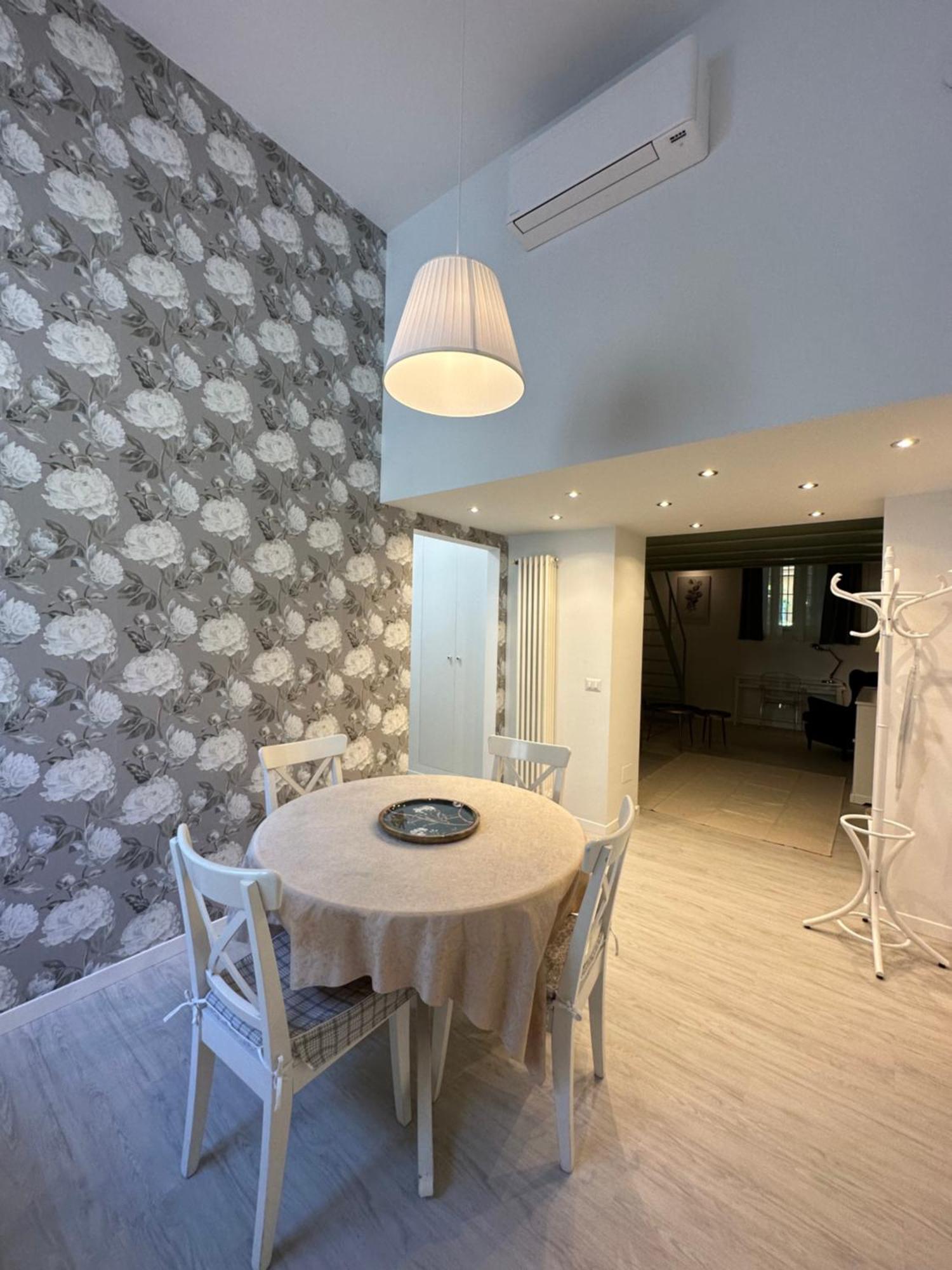 Flowers, A Cozy Suite In Mailand Exterior foto